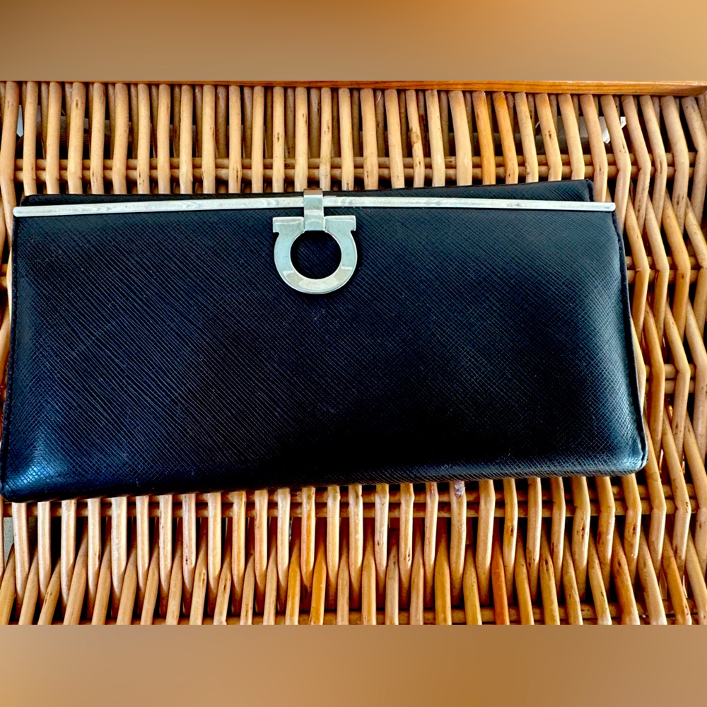 🔥🔥
Salvatore Ferragamo Gancini long 
Black Leather Wallet
